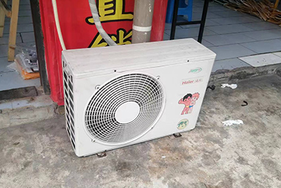 德保空调突然不制冷只吹自然风怎么办？